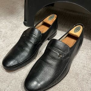 Mens size 43 / US 10 black slip on dress shoes handmade in Colombia. Used